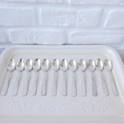 12 cuillères à moka métal argenté décor orfèvre Ercuis 12 cuillères à moka métal argenté décor orfèvre Ercuis